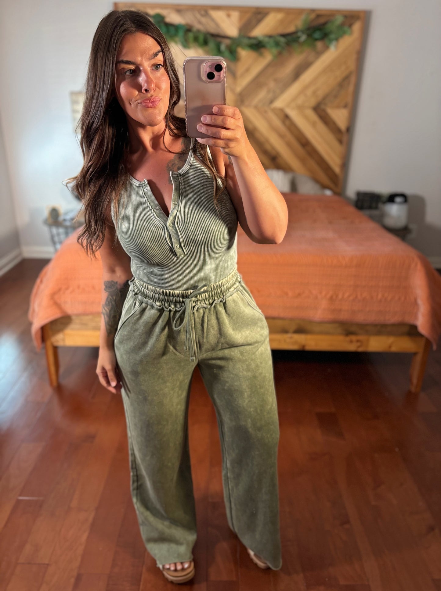 The Perfect Fleece Mineral Wash Pants- Olive
