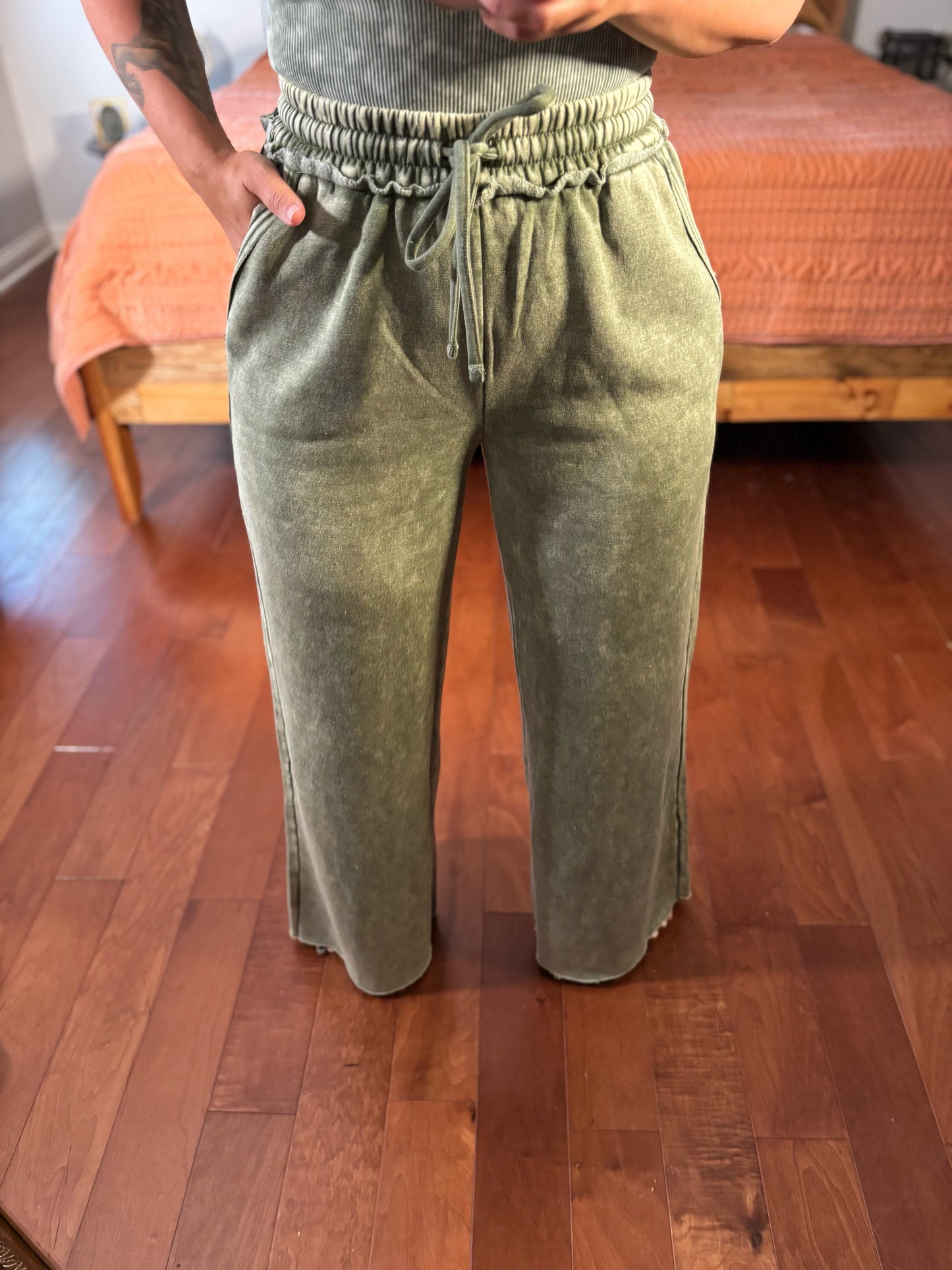 The Perfect Fleece Mineral Wash Pants- Olive